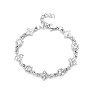 Dettaglio del bracciale a quadrifoglio argento con zirconi e chiusura a moschettone