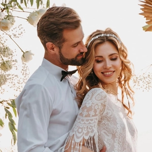 Serre-tête élégant en strass argentés pour mariages, avec motif de fleurs et feuilles