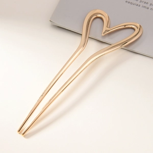 Elegante forcina per capelli a U dorata con design a cuore cavo e finitura a specchio