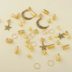 Détails de bijoux de tresses en alliage doré avec pendentifs lune et étoiles évidés