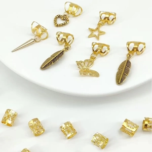 Set da 26 pezzi accessori per capelli dorati con ciondoli a cuore e perline cave per dreadlock