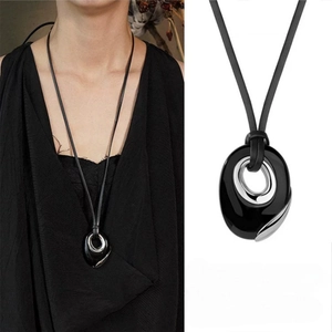 Collana con Pendente in Ossidiana Minimalista in Acciaio Inossidabile Catena da Maglione in Pelle PU Regolabile Lunga Donna