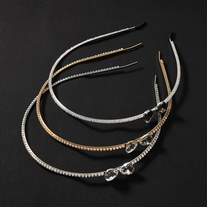 Serre-tête élégant en strass avec monture métallique et accents de cristal de diverses couleurs