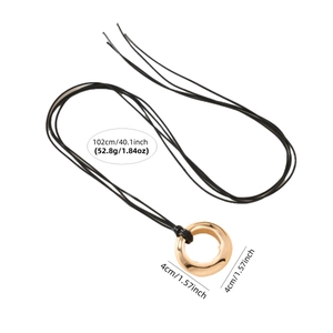 Collier avec pendentif anneau plaqué argent et long cordon en cuir noir pour femme