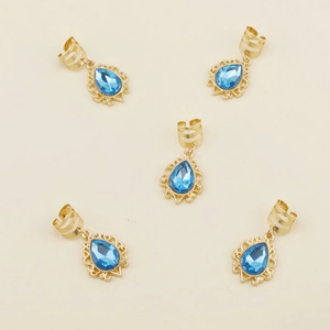 Cinq charms cheveux bohèmes gouttes bleues avec anneaux dorés et cadre évidé élégant