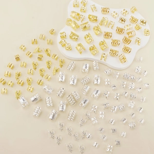 Lot de 140 bijoux pour dreadlocks dorés et argentés avec motifs ajourés et pendentifs variés