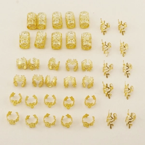 Lot de 32 anneaux de cheveux dorés aux motifs de cœur et de feuille pour tresses DIY