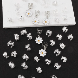 Anneaux et pinces à cheveux en alliage argenté avec marguerites et motifs fleuris