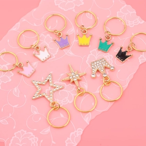 Lot de bagues de tresses dorées avec pendentifs couronnes colorés et étoiles brillantes