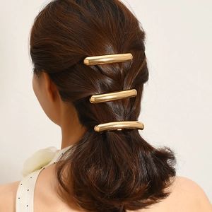 Trois barrettes à cheveux minimalistes en métal doré pour femmes au design géométrique chic