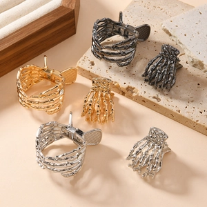 Halloween Skeleton Hand Claw Clips Gothic Punk Metal Ghost Hand Hair Clips For Women Gold Silver Gun Black Rhinestone Hair Accessories
