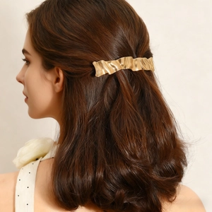 Pince à Cheveux à Ressort en Métal Liquide Haut de Gamme Motif à Ondes pour Femme Barrette Plissée Élégante