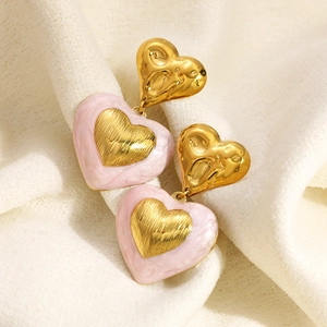 Boucles d'oreilles cœur en acier inoxydable doré 18K avec émail effet marbre rose