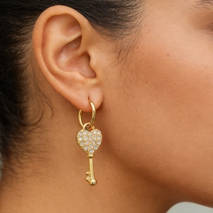 Boucles d'Oreilles Créoles Asymétriques en Acier Inoxydable Plaqué Or 18K avec Serrure et Clé Coeur Strass Bijoux Femme