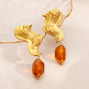 Boucles d'oreilles vagues en acier doré 18K avec pendentifs en pierre d'ambre