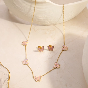 Detail von 18K vergoldetem Schmetterling Halsketten Set mit rosa Emaille Einlagen