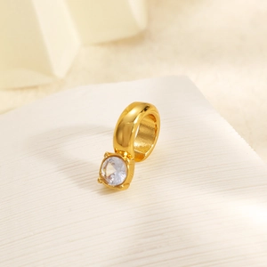 Orecchini a clip a C placcati in oro 18k con intarsio in zirconia cubica brillante