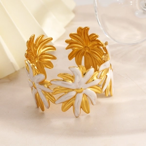 Detail of 18k gold plated double-layer daisy flower open bangle with white enamel petals