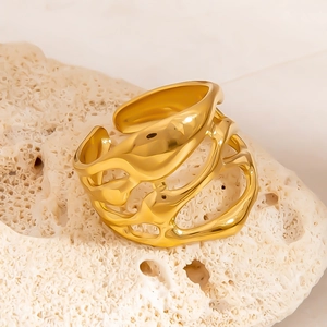 Bague ouverte minimaliste en acier inoxydable doré 18k avec design fluide organique