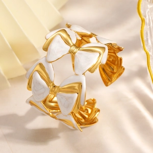 Bracelet jonc ouvert en acier doré 18K avec nœuds papillon en émail blanc chic