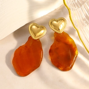 Irregular amber resin heart earrings with 18k gold plating and twist texture detail