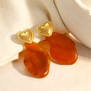 Vintage heart earrings in 18k gold plating with amber resin irregular charms