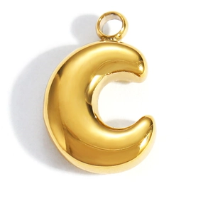 Ciondolo lettera C 3D in acciaio inossidabile placcato oro 18K con finitura a specchio
