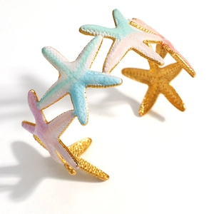 Bracelet ajustable en acier inoxydable avec étoiles de mer en émail coloré arc-en-ciel