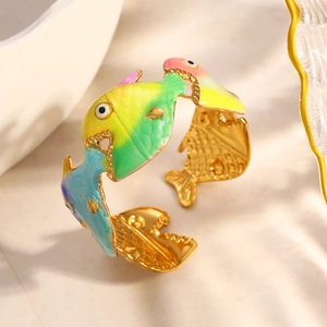 Bracelet jonc océan plaqué or 18K avec poissons en émail coloré pour femmes élégantes