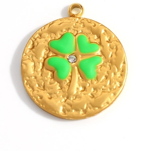 Pendentif pièce martelée plaqué or 18K avec trèfle vert et cristal central brillant