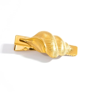 Barrette en acier inoxydable plaqué or 18 carats avec un design réaliste de conque de mer