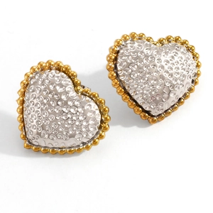 Boucles d'oreilles cœur bicolores avec centre argenté martelé et bordure perlée dorée