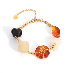 Bracelet rétro en acier inoxydable doré avec breloques en résine ambre et perles
