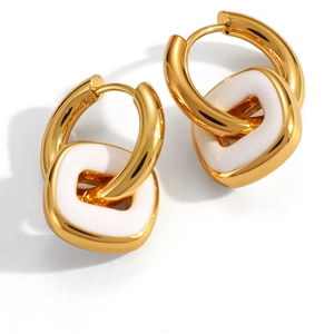 Boucles d'oreilles carrées ajourées en acier inoxydable doré 18K avec émail blanc