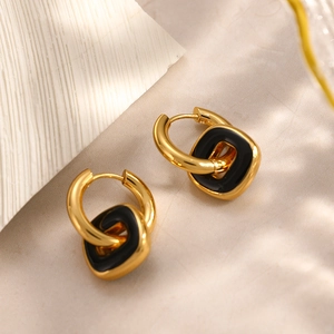 Boucles d'oreilles créoles en acier plaqué or 18K avec pendentifs carrés en émail noir