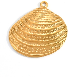 Detailed close-up of 18K gold plated seashell pendant showing ridged texture and jump ring