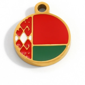 Λεπτομέρεια στρογγυλού μενταγιόν 18K χρυσού με σμάλτο σημαία της Λευκορωσίας