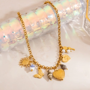 Collier en acier inoxydable plaqué or 18 carats avec breloques soleil, cœur et perles