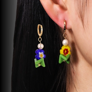 Orecchini Pendenti a Fiore in Lega Placcata Oro Stile Coreano Con Imitazione Perla Artificial e Foglia Verde Gioielli Vintage Donna
