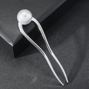 Minimalistische silberne U-Haarnadel mit großer weißer Perle für elegantes Styling