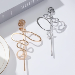 Épingles à cheveux en métal torsadé doré et argenté au design abstrait et fluide