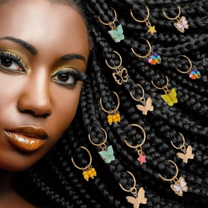Lot d'anneaux de tressage dorés avec breloques papillon et étoile colorées pour les tresses