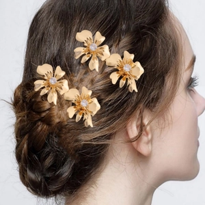 Set of four gold hollow flower hair clips with sparkling crystal centers for brides