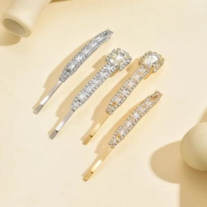 Ensemble de barrettes élégantes avec cristaux brillants et finition en métal poli