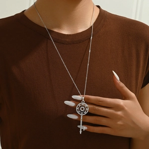 Elegante Collana Con Ciondolo a Chiave in Lega di Strass Collana Lunga da Maglione per Donna Gioielli Geometrici