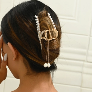 Detail of golden wheat hair claw with pearls, rhinestones and elegant long tassels