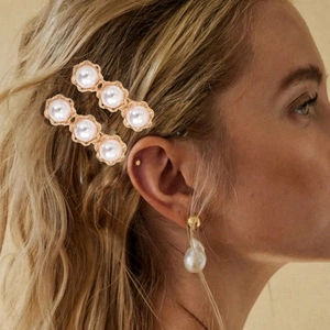 Korean Style Elegant Gold Metal Hair Clip With Faux Artificial Pearls Scalloped Edge Duckbill Clip For Women Daily Wedding Accessories