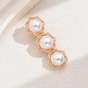 Elegant Korean style gold hair clip featuring three round pearls in ornate floral settings