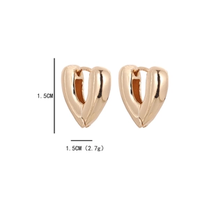 Orecchini a cerchio cuore 3D dorati 1,5 cm design minimalista e leggero elegante