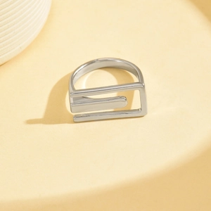 Bague géométrique ajourée minimaliste en argent avec lignes rectangulaires pour femme
